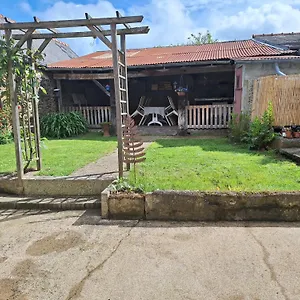 Maison En Pierre Proche Mer, Commerces Et Bus Hébergement de vacances